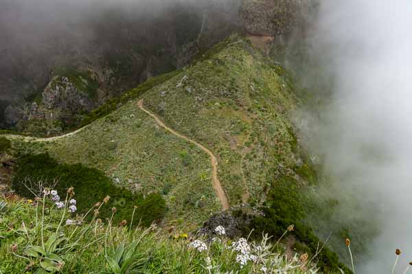 Sentier entre pico das Torres et pico do Arieiro, petit col