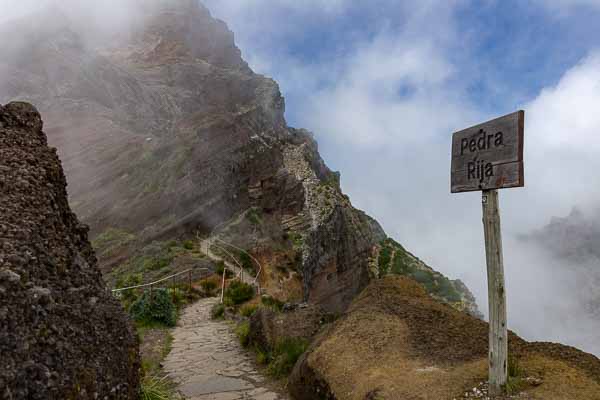 Sentier entre pico das Torres et pico do Arieiro, Pedra Rija