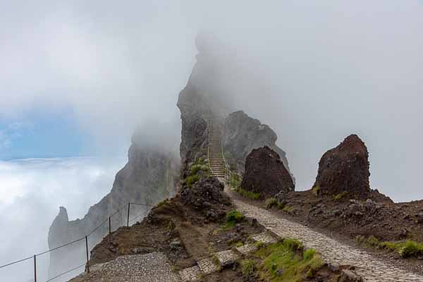 Sentier entre pico das Torres et pico do Arieiro, Pedra Rija