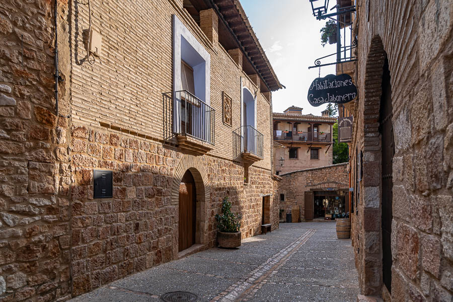 Alquézar : calle Pedro Arnal Cavero