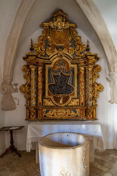 Alquézar, collégiale : baptistère