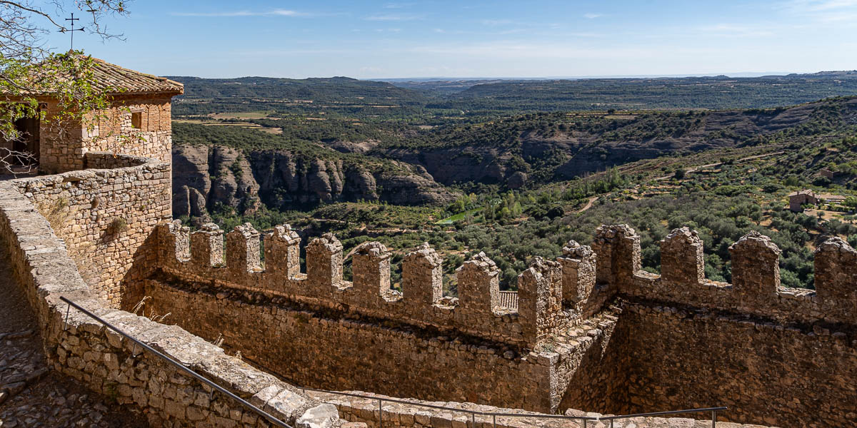 Alquézar, collégiale : terrasse, vue vers les gorges du rio Vero