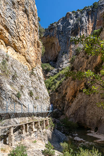 Alquézar : gorges du rio Vero, passerelle