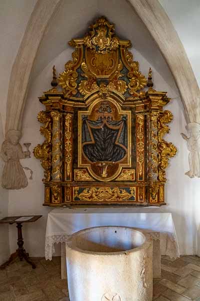 Alquézar, collégiale : baptistère