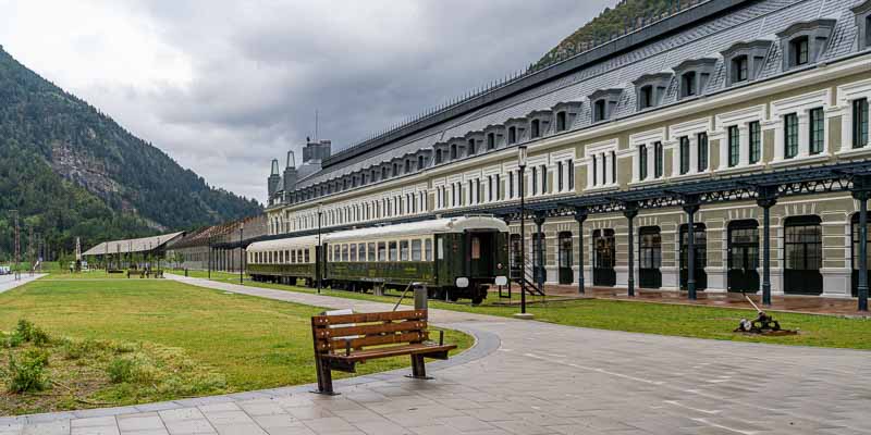 Gare internationale de Canfranc : wagons-restaurants