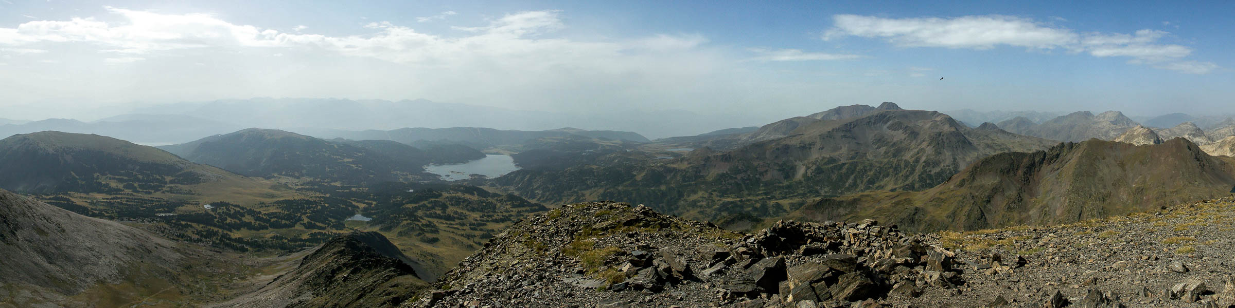 Sommet du pic Péric : vue sud, lac des Bouillouses et pic Carlit