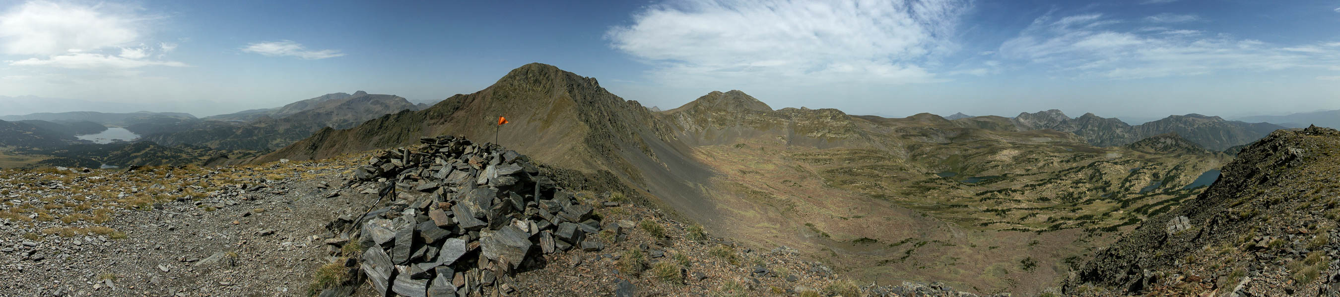 Sommet du Petit Péric : lac des Bouillouses et pic Péric