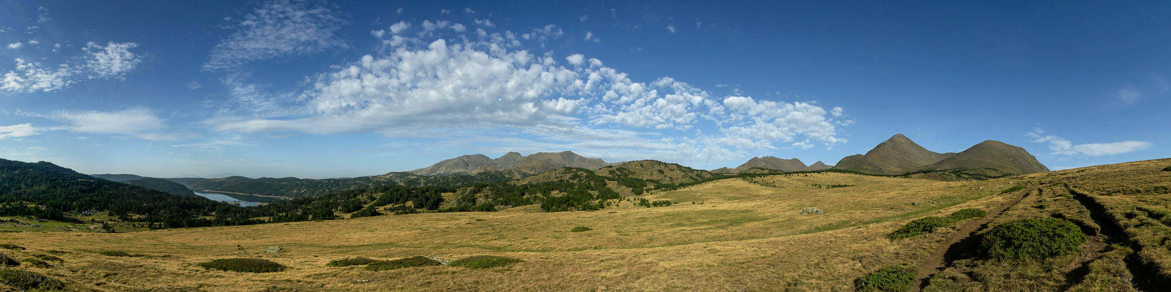 Lac des Bouillouses et massif du Carlit depuis les environs de la Balmeta