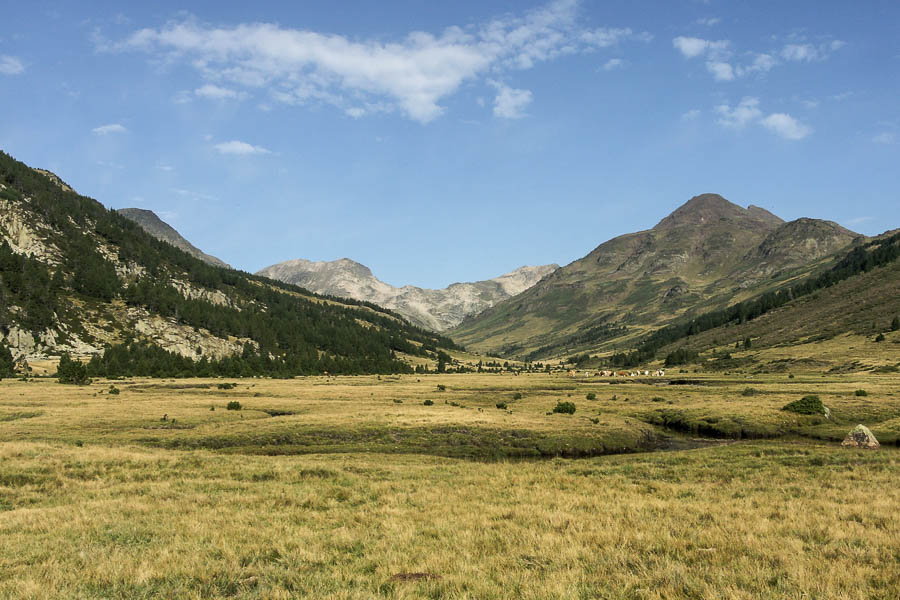 Vallée entre Bouillouses et porteille de la Grave