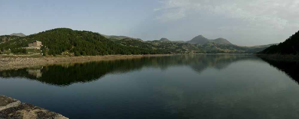 Lac des Bouillouses, hôtel et pic Péric