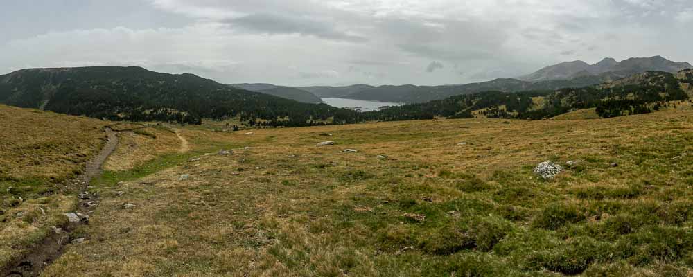 Lac des Bouillouses et massif du Carlit depuis les environs de la Balmeta
