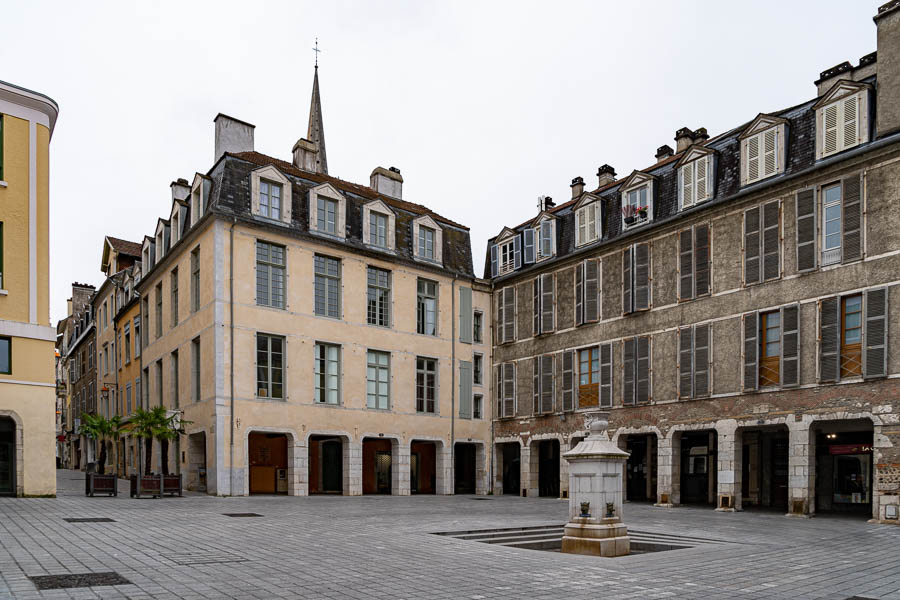 Pau : place Reine Marguerite