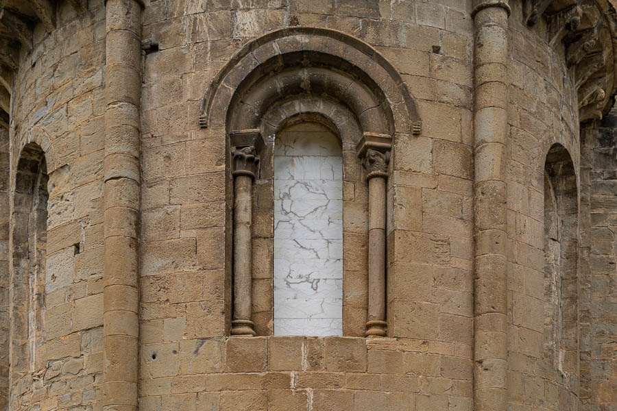 Santa Cruz de la Serós : église Santa Maria, vitre d'albâtre