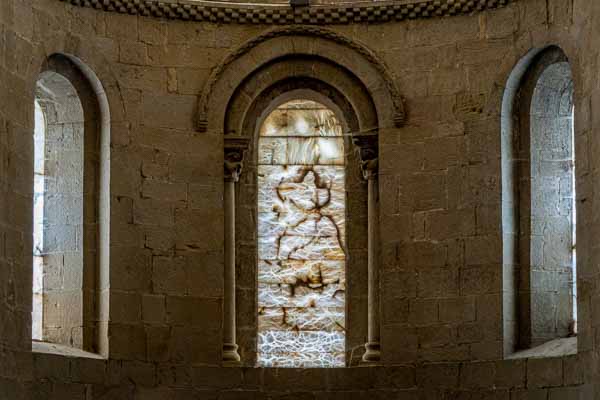 Santa Cruz de la Serós : église Santa Maria, vitre d'albâtre