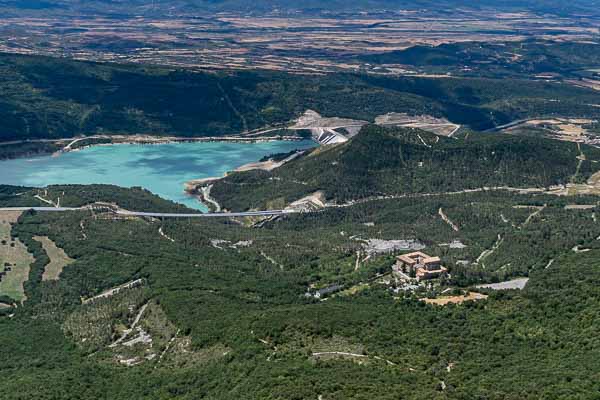 Lac de Yesa, barrage et monastère