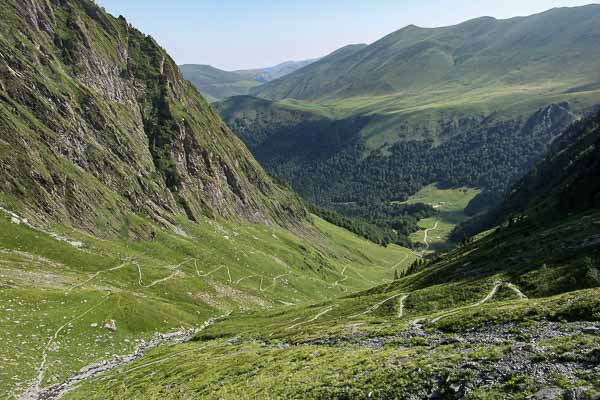 Montée de l'Hospice de France vers Venasque