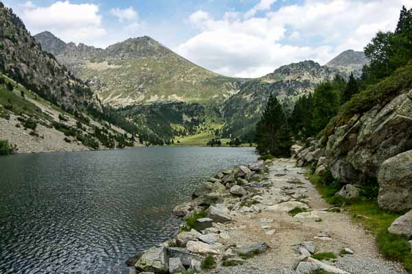 Estany Llong, 2000 m, et portarro d'Espot, 2428 m