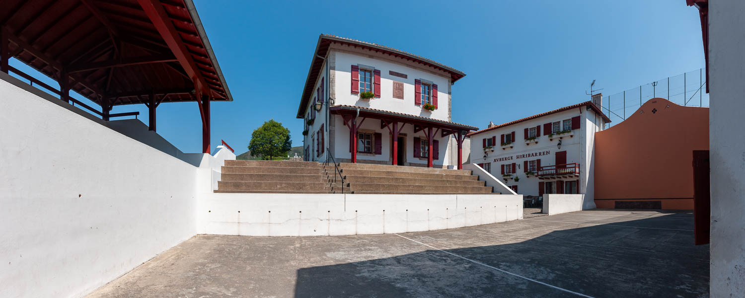 Mairie et fronton de Biriatou