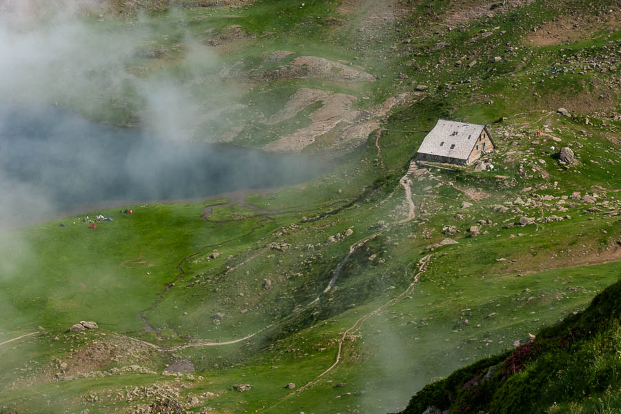 Lac Gentau, 1948 m, et refuge d'Ayous