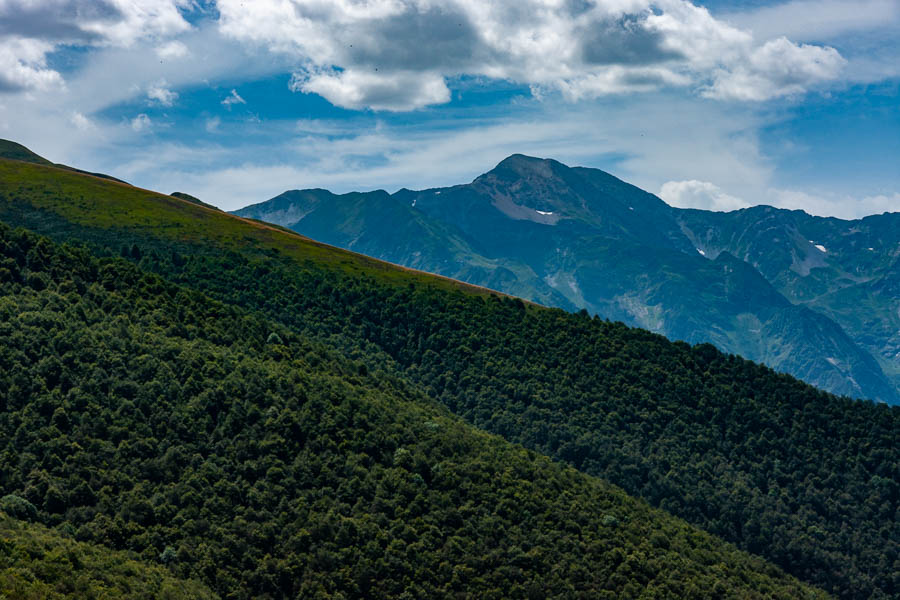 Col de la Serre-du-Cot, 1546 m, au loin le mont Rouch, 2868 m