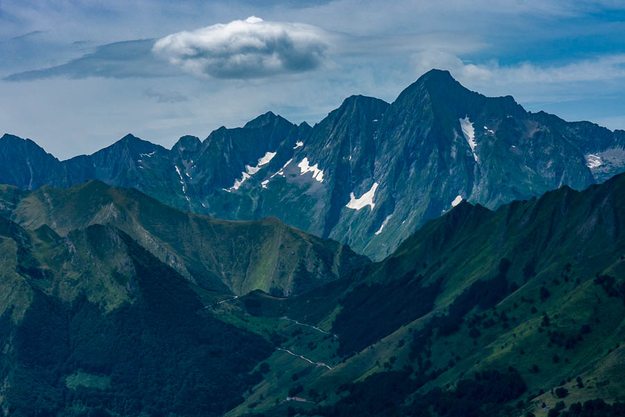 Col de la Serre-du-Cot, 1546 m, au loin le Valier