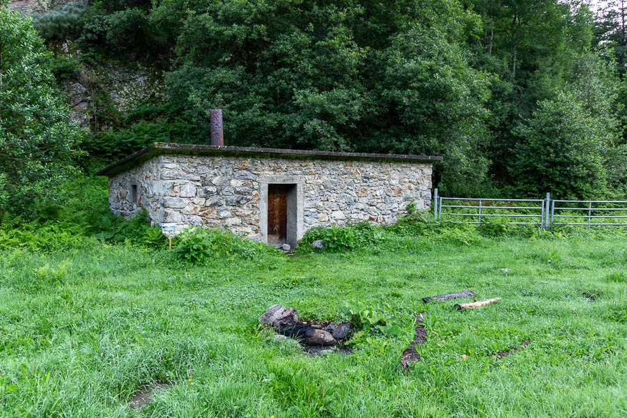 Cabane de Clarans, 1097 m