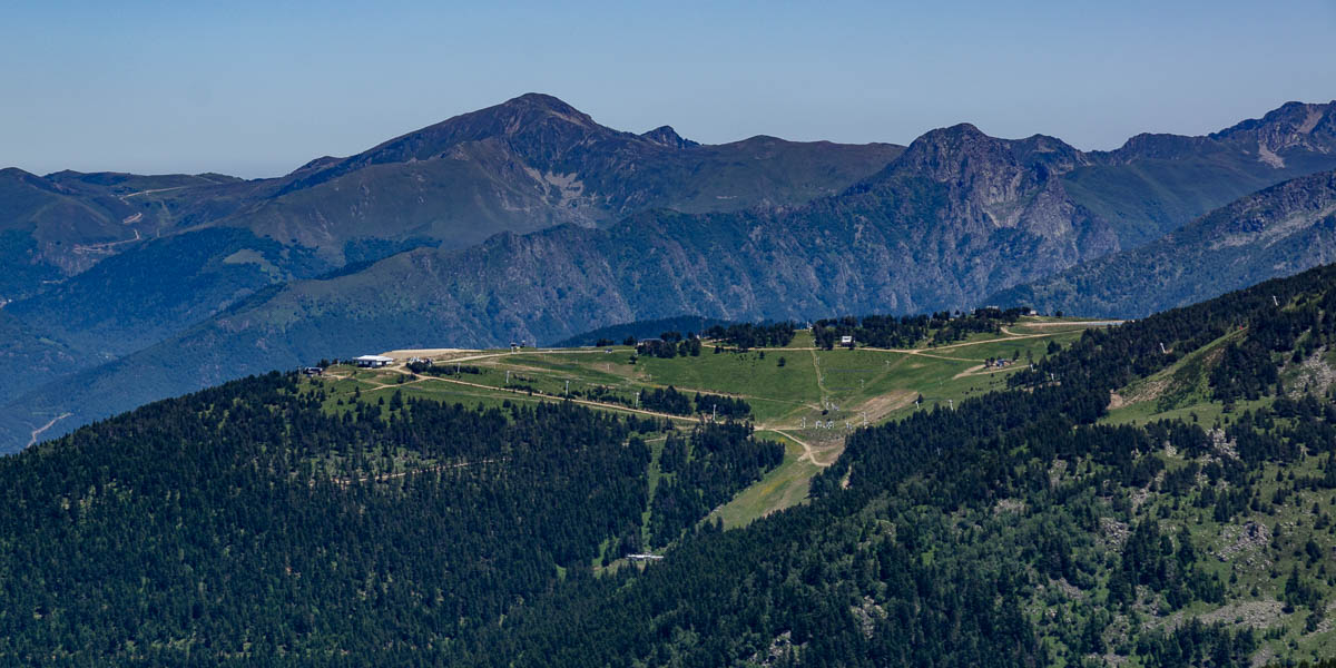 Station de Bonascre et étang d'Embizon