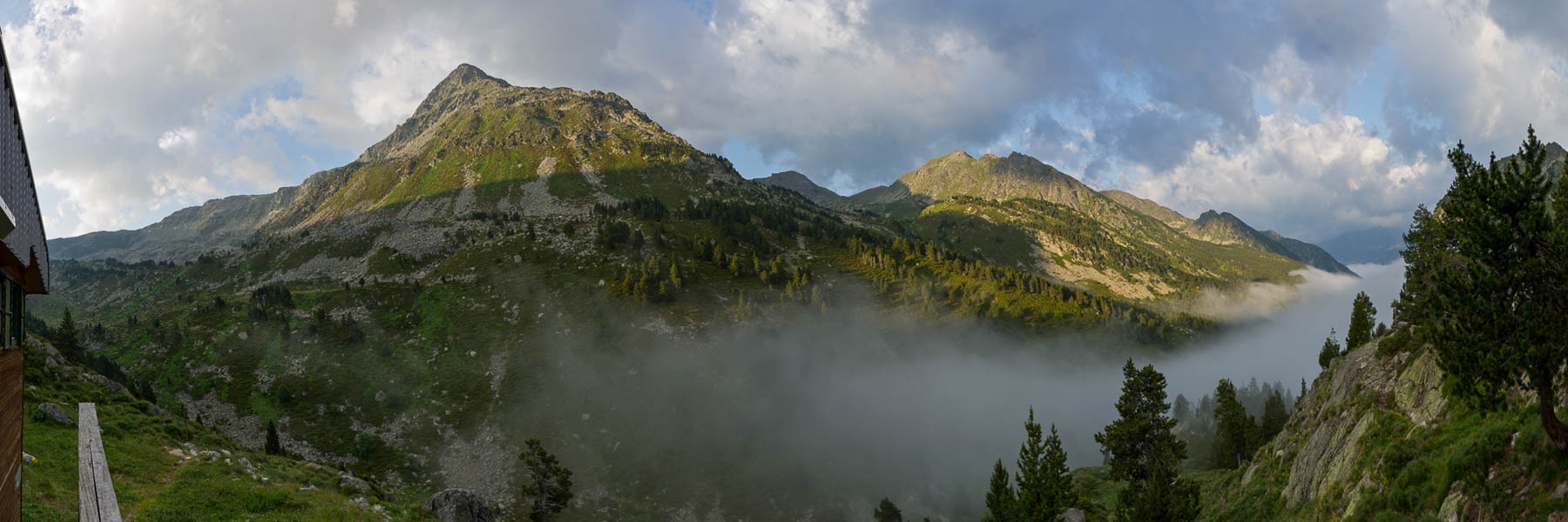 Vue depuis le refuge des Bésines, 2104 m