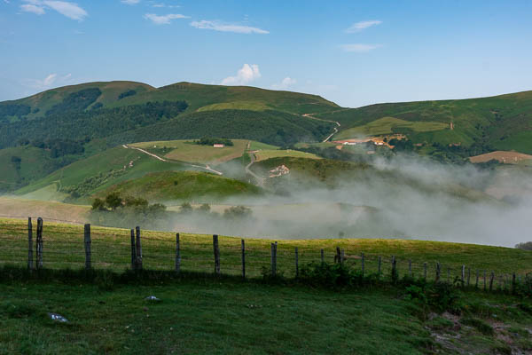 Ferme Esteben depuis le col d'Iguzkiegui