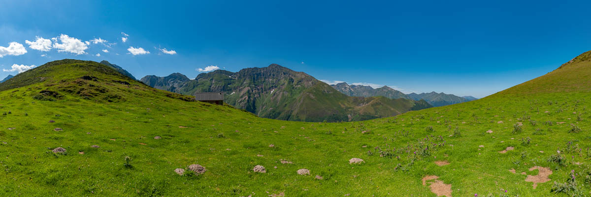 Col et cabane du Clot du Lac, 1821 m