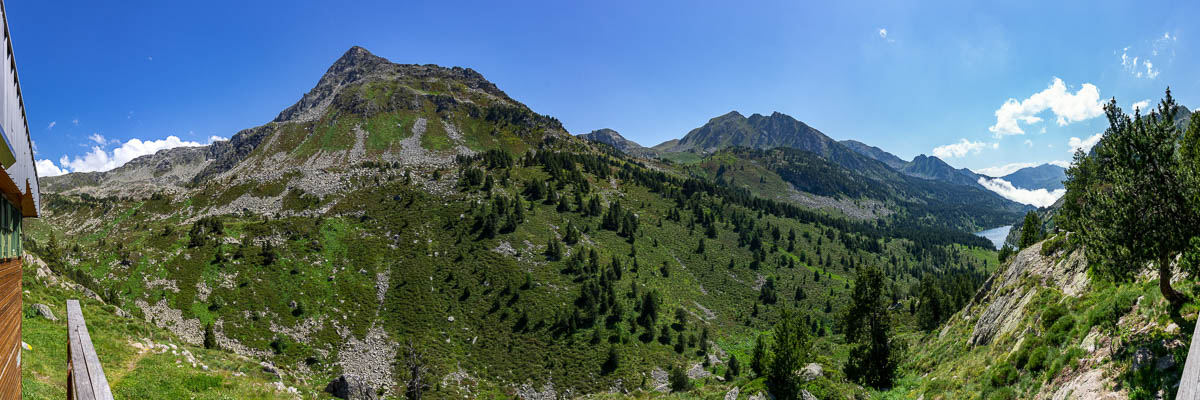 Vue depuis le refuge des Bésines, 2104 m