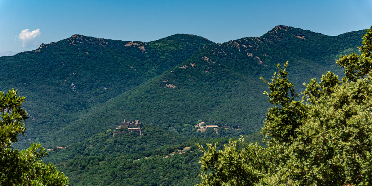 Château et hameau de Requesens