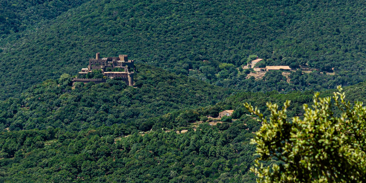 Château et hameau de Requesens