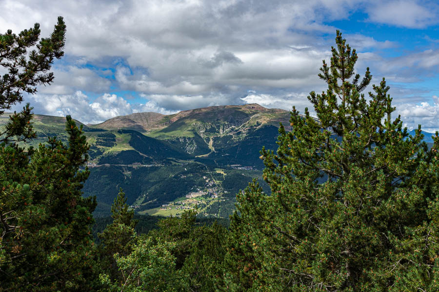 Vue vers la station de ski de la Molina