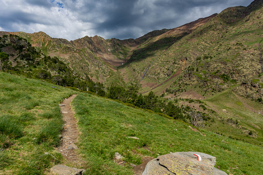 Sentier vers la Comapedrosa