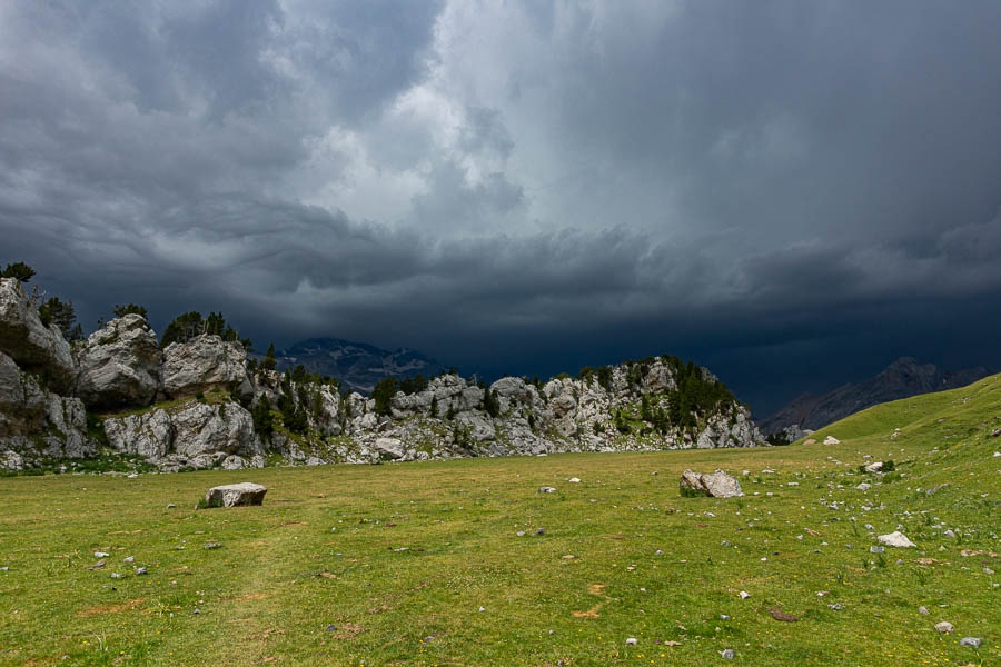 Ciel d'orage sous le col de Petramula