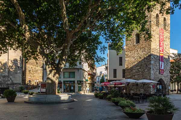 Llançà : plaça Major