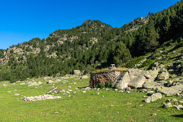 Cabane des Esparvers, 2060 m
