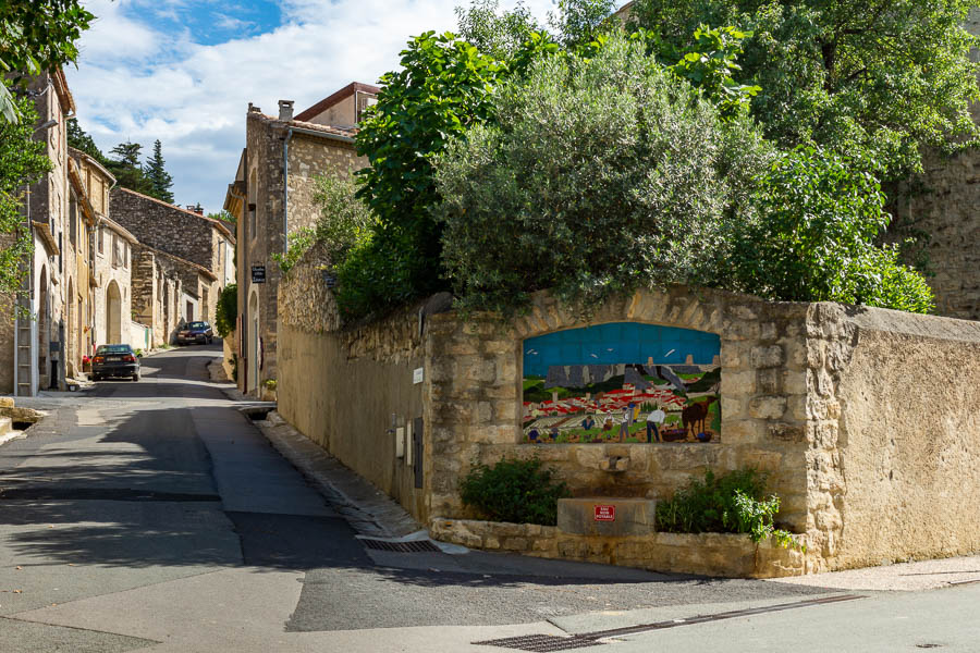 Roquefort-des-Corbières : fontaine