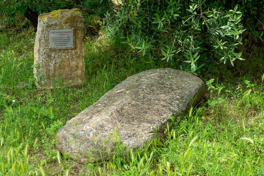 Durban-Corbières : pierre tombale wisigothe