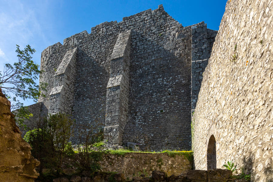 Château de Peyrepertuse : conterforts du donjon vieux