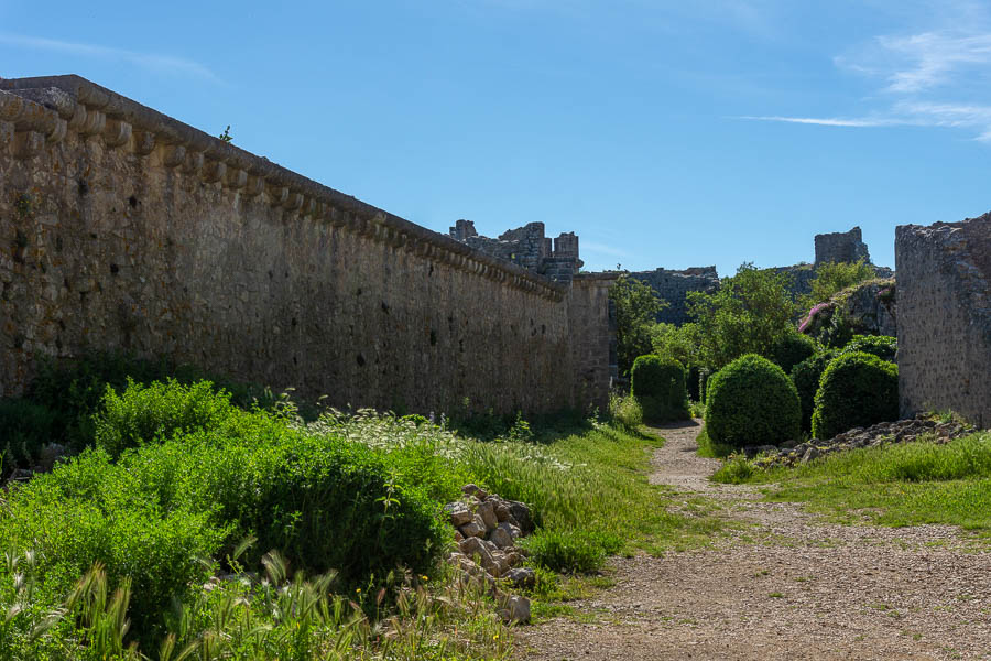 Château de Peyrepertuse : enceinte basse