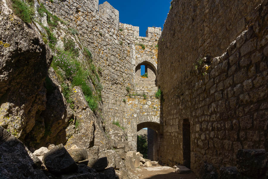 Château de Peyrepertuse : enceinte basse, donjon vieux