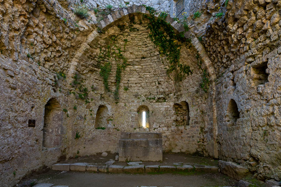 Château de Peyrepertuse : enceinte basse, donjon vieux, église Sainte Marie