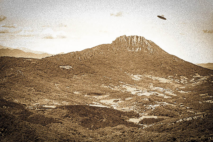 Pech de Bugarach : soucoupe volante