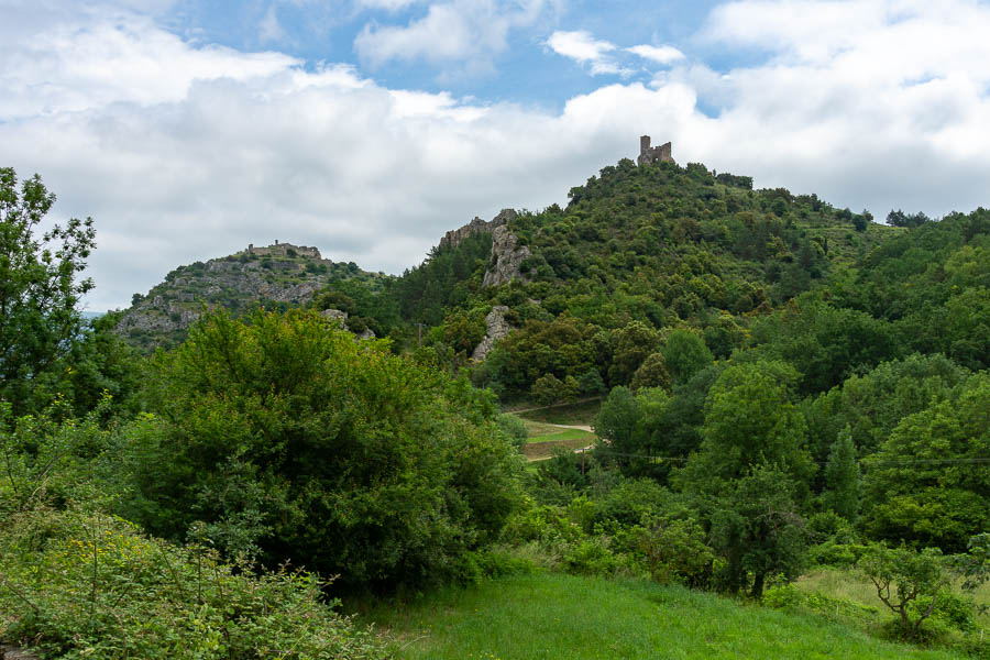 Château vicomtal Saint-Pierre de Fenouillet et château de Sabarda