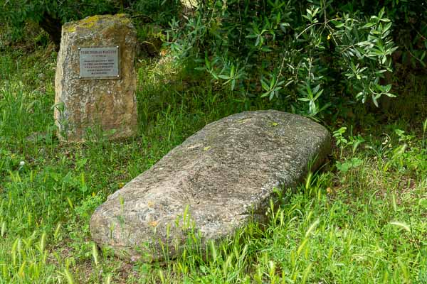 Durban-Corbières : pierre tombale wisigothe