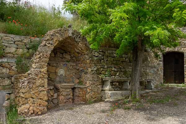 Durban-Corbières : fontaine