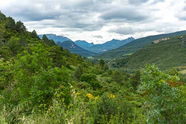 Château de Padern : vue vers Duilhac-sous-Peyrepertuse