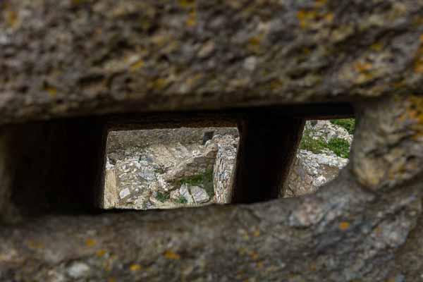 Quéribus : 1re enceinte, canonnière